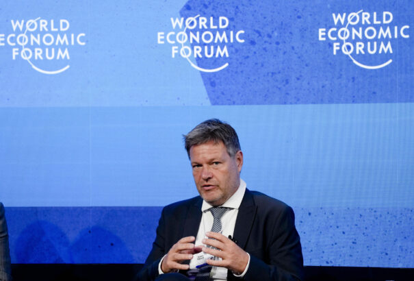 A német gazdasági miniszter szerint napokra vagyunk az orosz olajembargótól