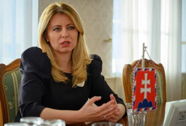 Egy ismeretlen nő átmászott az államfő házának kerítésén