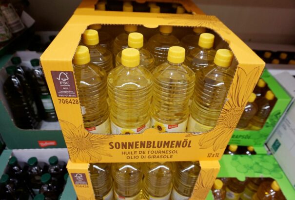 A német Lidl korhatárhoz kötötte a napraforgóolaj vásárlását