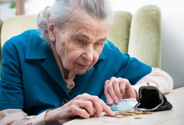 Mennyi lesz a nyugdíjemelés 2025 januárjától? – A szakértő elárulta