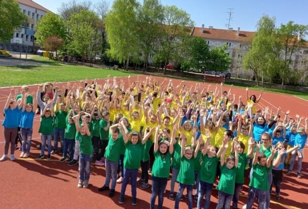 A tánc világnapján mozgásba lendült  a komáromi Jókai Mór Alapiskola alsó tagozata – Képekkel