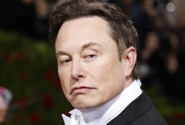 Leépítéseket jelentettek be a Teslánál