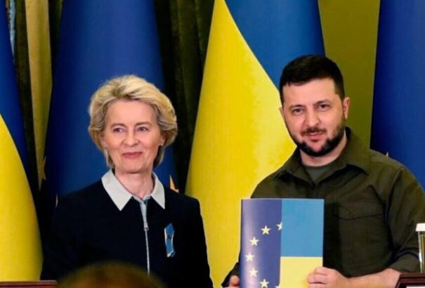 Az Európai Bizottság tagjelölti státuszt ajánl Ukrajnának