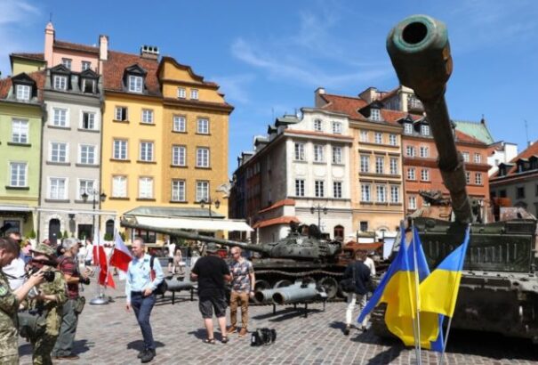 Kilőtt orosz haditechnikát állítottak ki Varsó belvárosában