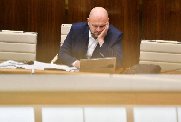 Az SaS visszatalált a Koalíciós Tanácshoz, alternatív javaslataik vannak a családtámogatási csomag kapcsán