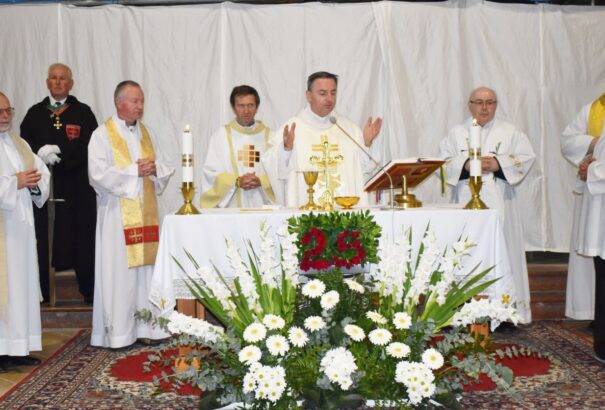 Ezüstmiséjét tartotta Kiss Róbert atya a komáromi Szent András-bazilikában