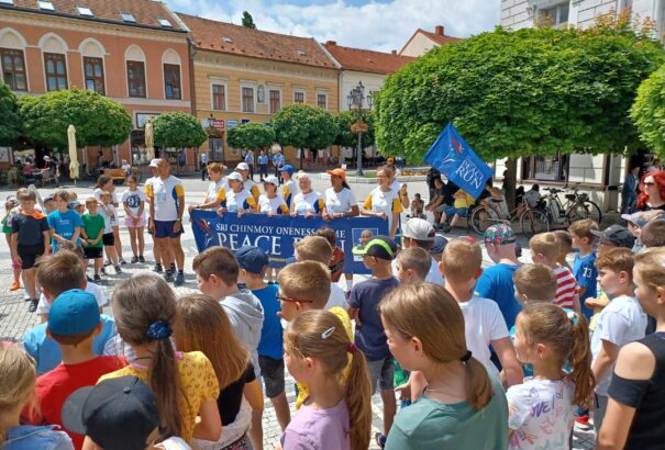 Hidakon átfutva, a béke jegyében – Komárom is futott (Képekkel)
