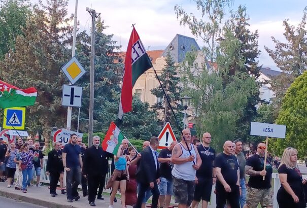 A kettészakított város, Komárom fáklyás menettel jelezte összetartozásunkat