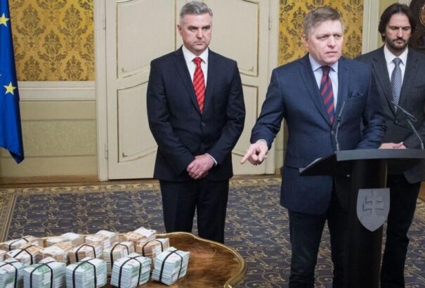 Kuciak-gyilkosság: A bűnbánó tanú szerint Bödör intézte Ficoéknak az asztalra kiterített egymillió eurós „nyomravezetői díjat”