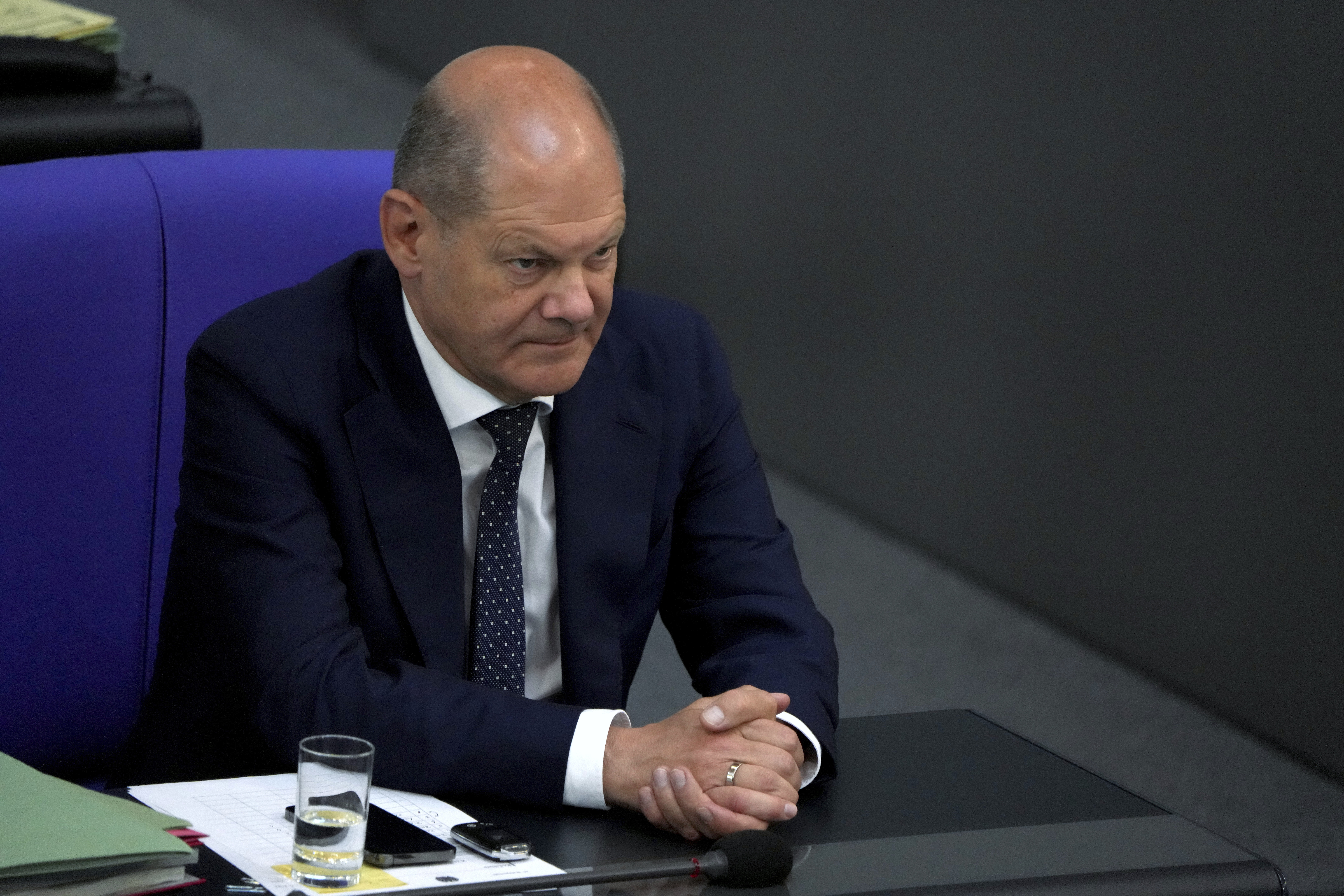 Berlin bizalmatlan az ukrán elnökkel, ezért húzzák az Ukrajnának szánt nehézfegyverek átadását