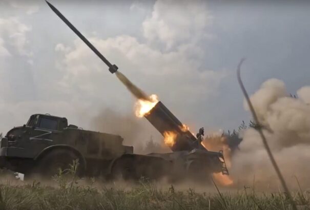 Háború Európában: Moszkva megpróbálja bevonni a háborúba Fehéroroszországot. Orosz menetoszlop indult el Mariupolból