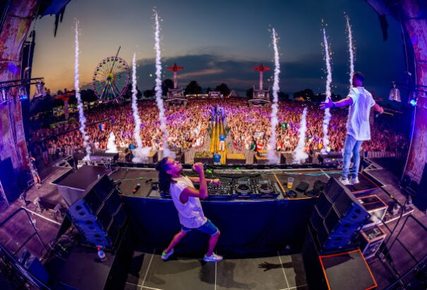 Sztárparádéval tér vissza a Sound