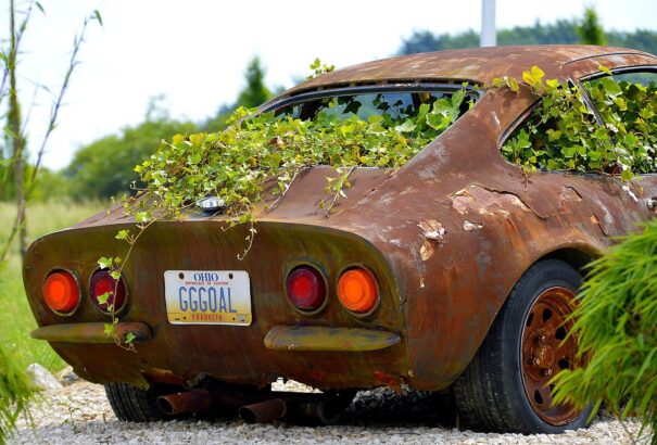 Papíron leáldozott a belső égésű motoroknak, de van kiskapu – a vagyonosoknak