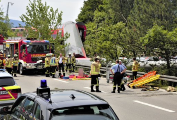 Vonatbaleset történt Dél-Németországban. Legalább hárman életüket vesztették