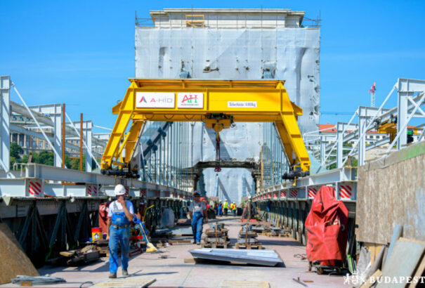 Újra teljes hosszában végigsétálható a budapesti Lánchíd