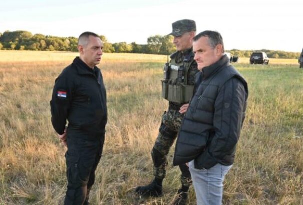 Nagy mennyiségű fegyvert foglalt le a migránsoktól a szerb rendőrség