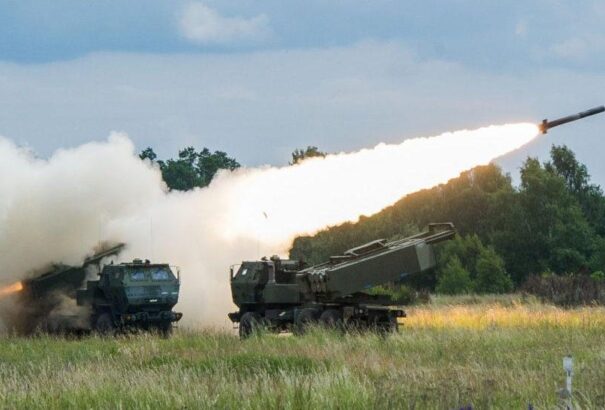 Háború Európában: Önkénteseket toboroznak az oroszok, Ukrajna legerősebb védvonalait ostromolják