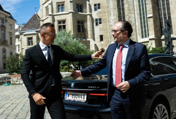 Szijjártó: Ausztria és Magyarország is békét akar a szomszédságunkban