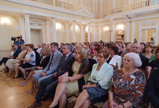 Lendületes kezdet a 30. alkalommal megrendezett Jókai Mór Nyári Egyetemen – Képgalériával