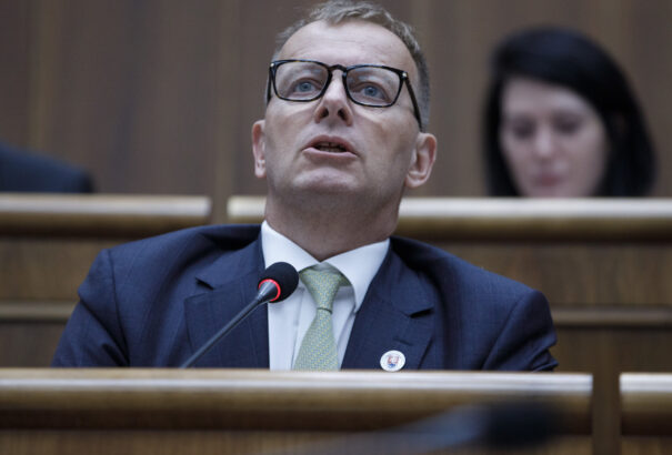 Kollár: Az egészségügyi dolgozók több pénzt fognak kapni