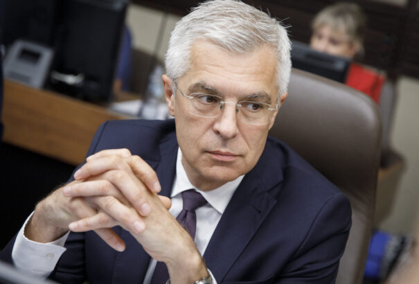 V4-es soros elnökség: Szlovákia „elnémítaná” a Visegrádi Négyek külpolitikai vonalát