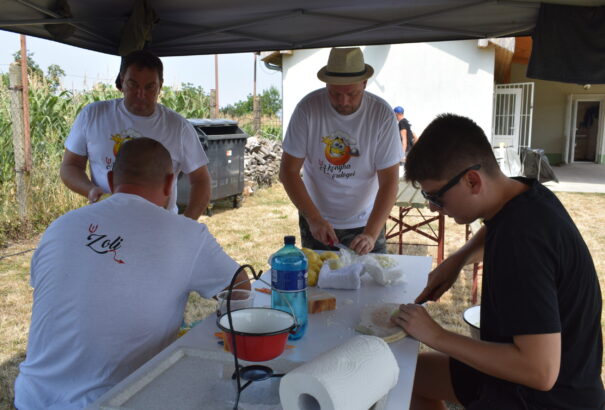 Vidám hangulatú júliusi főzőcskézés Vezekény községben – Képekkel