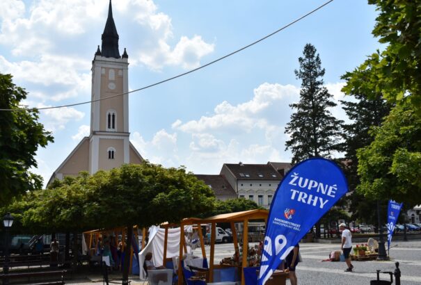 Megyei vásár Rimaszombat főterén – Képekkel