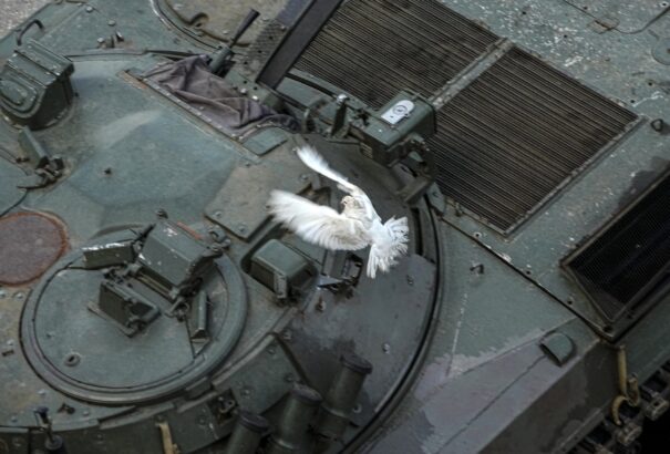 Az EU 500 millió eurós alapot javasol az uniós tagállamok fegyverkezésének támogatására