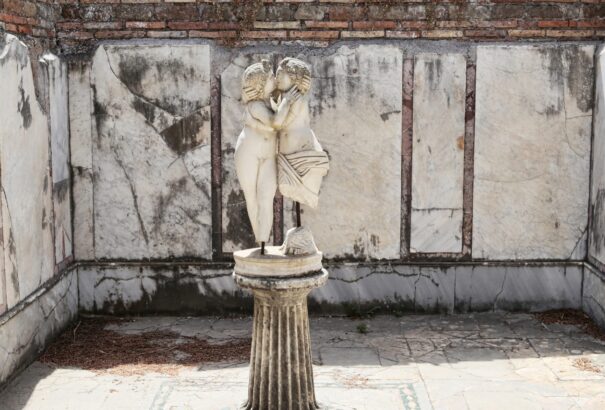 Miért akarták Rómában betiltani a csókolózást?