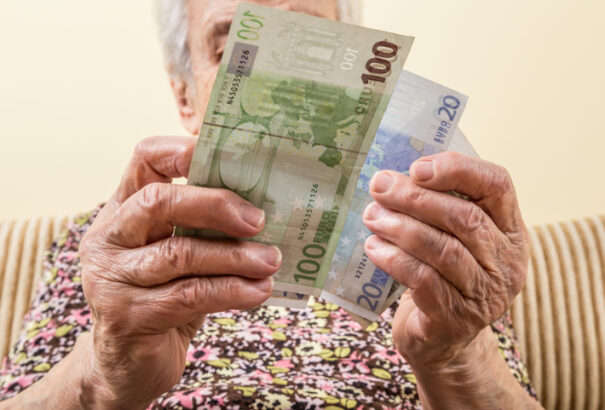 Több mint 1,4 millió nyugdíjas kapta meg a 13. nyugdíjat, a maximális összeg 300 euró volt