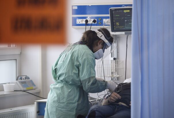 A kedvezőtlen járványhelyzet miatt a komáromi kórház péntektől korlátozza a beteglátogatást