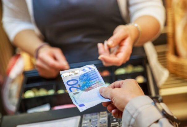 Mutatjuk, hogyan fogják kerekíteni az üzletekben az egy- és kétcentes érméket