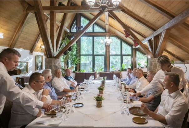 Orbán Viktor találkozója a Kárpát-medencei magyar vezetőkkel: meg kell védeni az elért eredményeket!