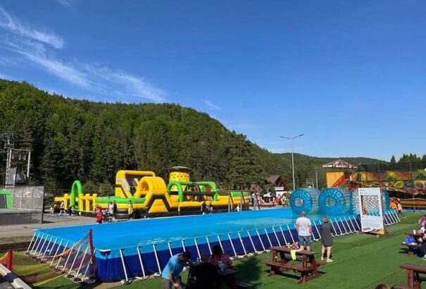 Az erős szél felborított egy ugrálóvárat a Tátrában