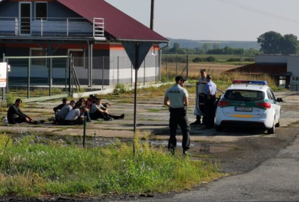 Autós üldözés és figyelmeztető lövések a Losonci járásban