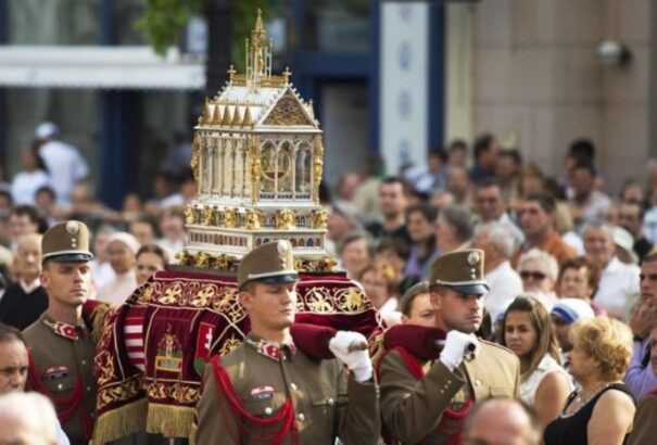 A Szent-Jobb körmenet is elmarad