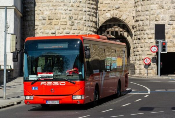 Újraindul a buszközlekedés Pozsony és az ausztriai Hainburg a.D. között