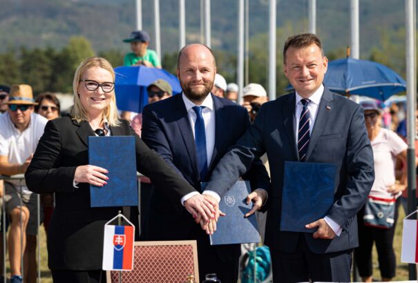 Aláírták a megállapodást, cseh és lengyel pilóták védik a jövőben Szlovákia légterét