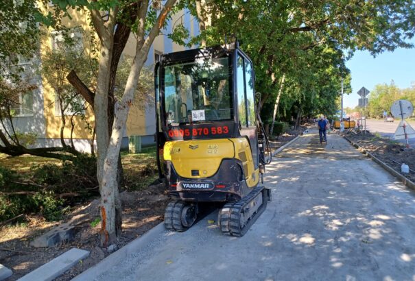 Újabb kerékpárutak létesülnek Komáromban – Képekkel