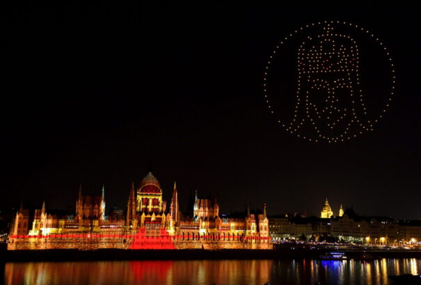 Tűz és fények játéka – Lenyűgöző képek a budapesti tűzijátékról (+ videó)