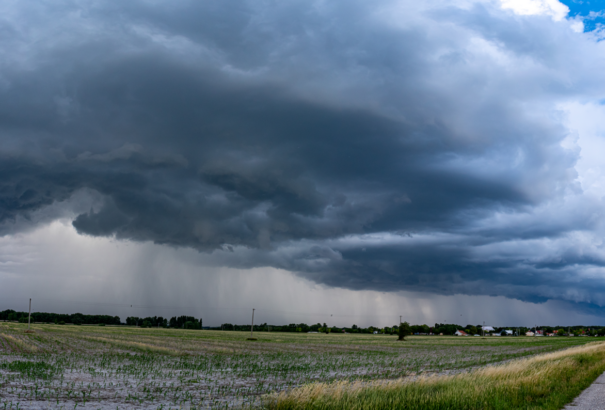 Közeleg a hidegfront, pénteken tetőzik a hőhullám. Nekünk is jut a felfrissülésből?
