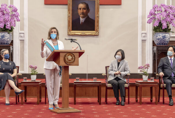 Pelosi szolidaritásról beszél, miközben Kína hadgyakorlatokra készül