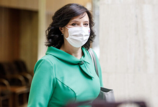 Remišová azt szeretné, ha az emberek kevesebbet autóznának. Az uniós forrásokból több száz millió eurót fordítanak a tömegközlekedésre