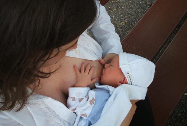 Az anyatejes táplálás fontosságára hívták fel a figyelmet a szakemberek a szoptatás világnapja alkalmából