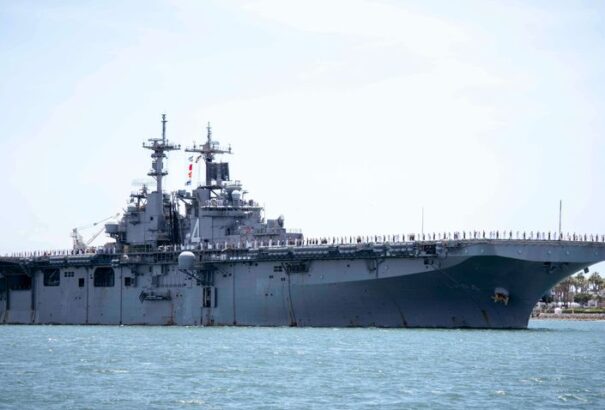 Amerikai hadihajók haladnak át a Tajvani-szoroson