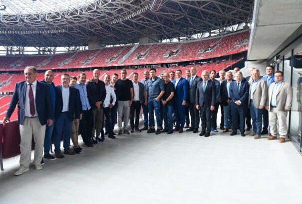 Puskás Ferencre, az egykori Népstadion névadójára emlékeztek Budapesten – Képekkel