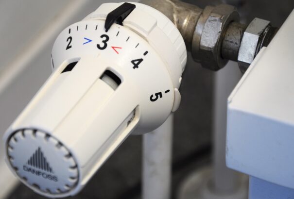 Legfeljebb tizennyolc fok a nappaliban, tíz fok a folyosókon – így készülnek a válságra a csehek