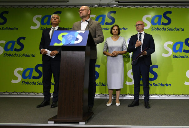 Időhúzás és intrikák – Az SaS lövészárokháborúra rendelkezik be, tovább mérgezve a szlovákiai közéletet