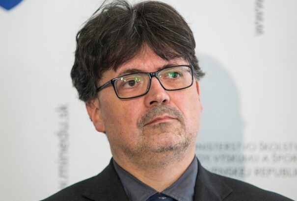A kormányfő Ján Horeckýt javasolta új oktatási miniszternek