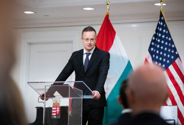 Szijjártó: az egyetlen megoldás a béke